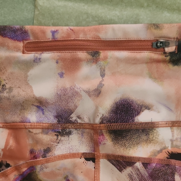 Abstract Patterned Leggings - Picture 3 of 7